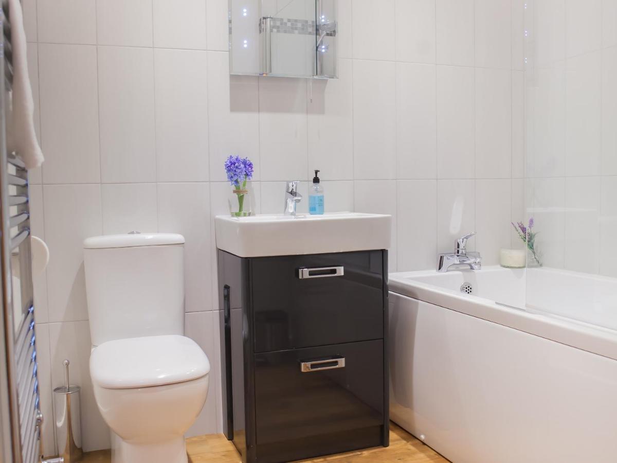 Henge House, Bluestone Apartment Бат Экстерьер фото